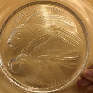 Lalique 1975 annual plate Dou de Poisson